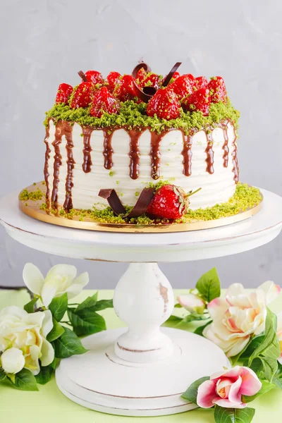 MUS truskawkowy i pistacjowe ciasto — Zdjęcie stockowe