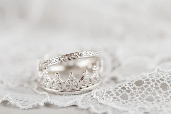 Silver crown wedding rings — Stock Photo, Image