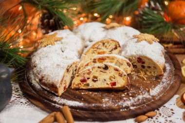 Stollen, geleneksel Noel tatlı tatil kek