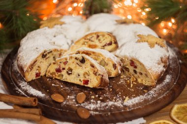 Stollen, geleneksel Noel tatlı tatil kek