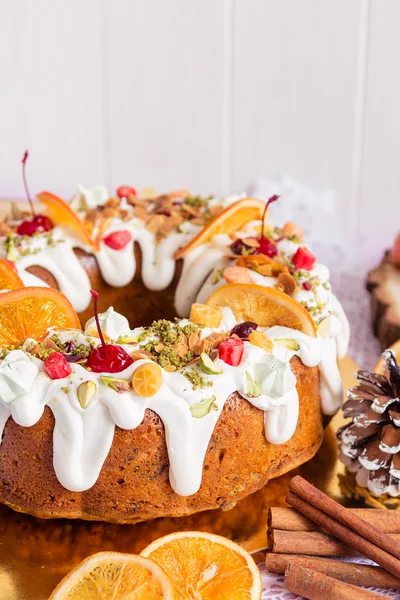 Traditional Christmas bundt cake — Stock Photo, Image