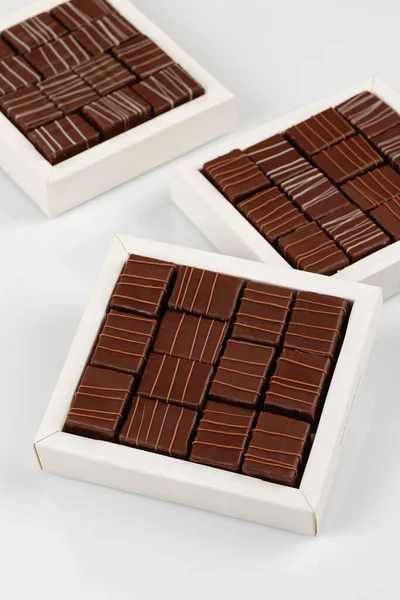 Sortimento Bombons Chocolate Luxo Caixa Branca Isolada Fundo Branco Conjunto — Fotografia de Stock