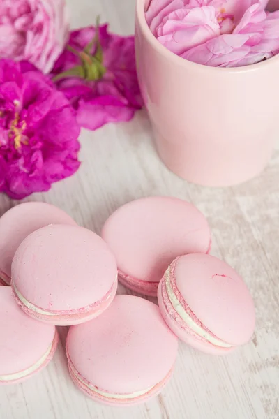 Macarrones rosados pastel con rosa — Foto de Stock