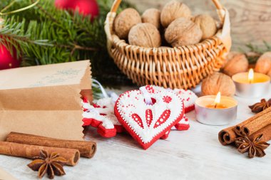 ev yapımı Noel zencefilli kurabiye ve Noel dekorasyon