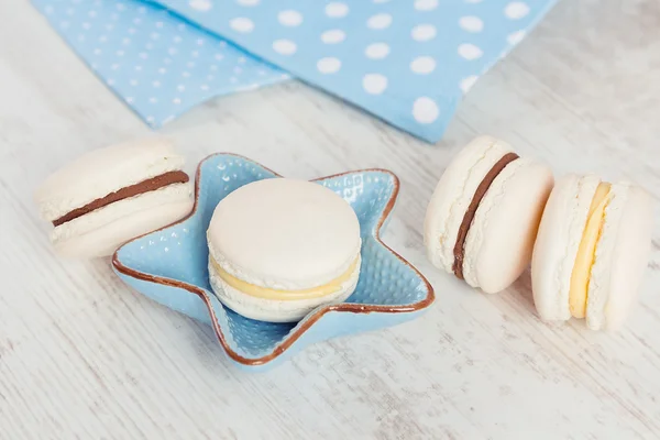 Macaroons de baunilha branca. Pastel colorido — Fotografia de Stock