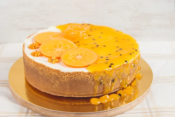 Cheesecake με μους πάσιον φρουτ — Φωτογραφία Αρχείου