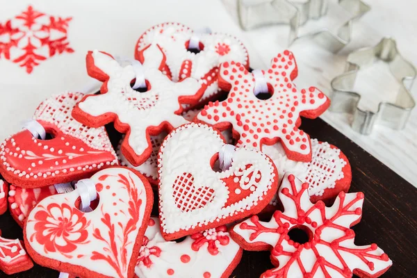 Biscoitos de gengibre vermelho de Natal — Fotografia de Stock