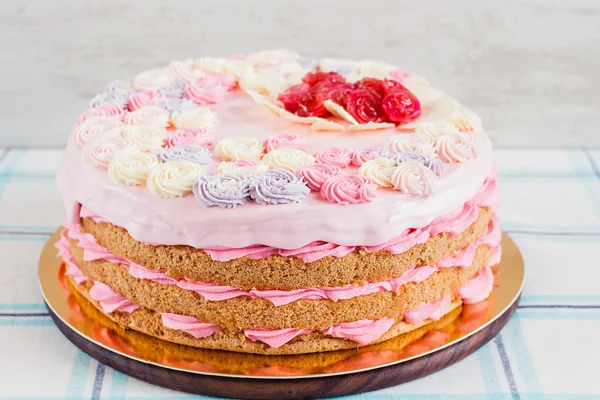 Naked pink layer cake with rosette flowers — Stock Photo, Image