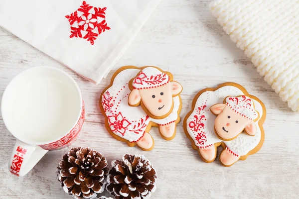 Christmas gingerbread sheep with cup of milk — Stock Photo, Image