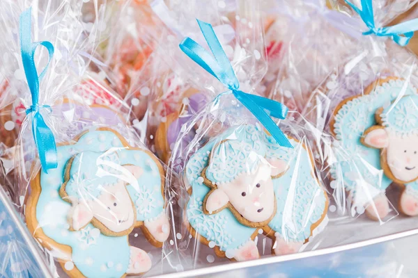 Biscoitos de gengibre de ovelhas em sacos de presente — Fotografia de Stock