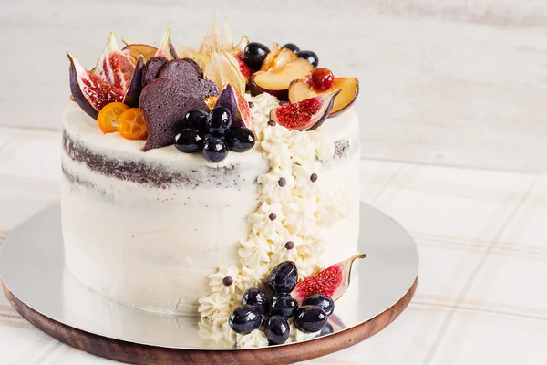 Rustic wedding cake — Stock Photo, Image