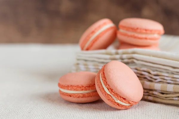 Şeftali rengi macaroons — Stok fotoğraf