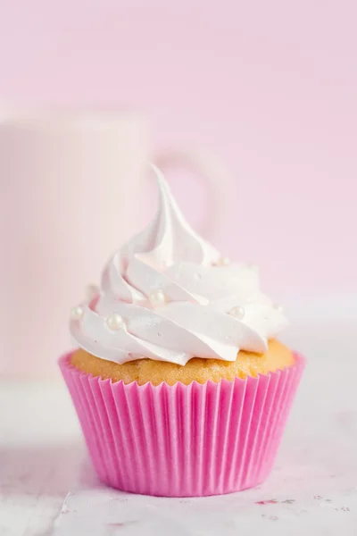 Romantische rosa Cupcake auf Pastell Hintergrund — Stockfoto