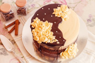 Krem mousse kek çikolata ile