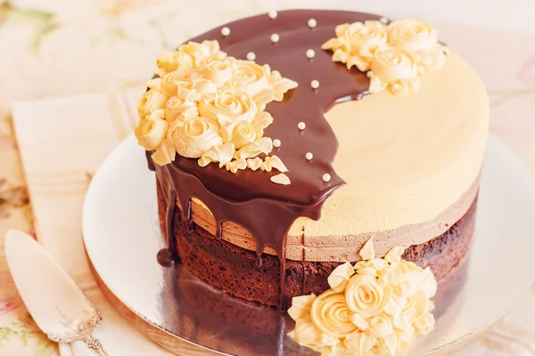 Crema mousse torta con cioccolato — Foto Stock