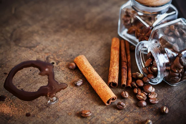 Skořice s zrnkové kávy a horké čokolády skvrna — Stock fotografie