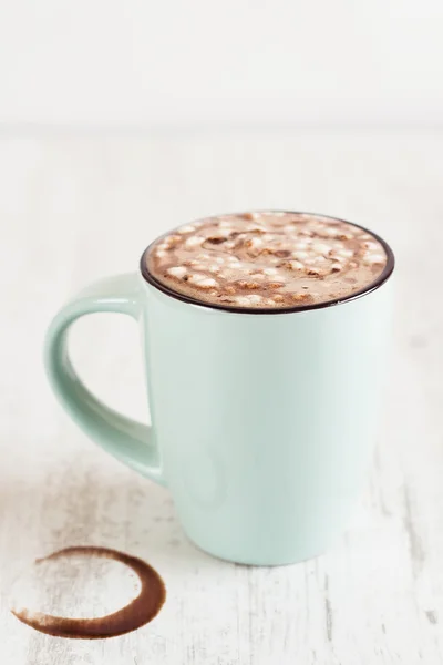 Cocoa wiht melted marshmallow in light blue cup on white backgro — Stock Photo, Image