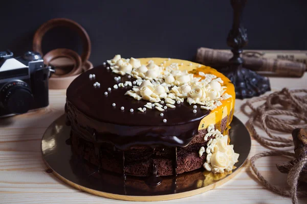 Dark chocolate cake with flowers decorations and mango mousse — Stock Photo, Image