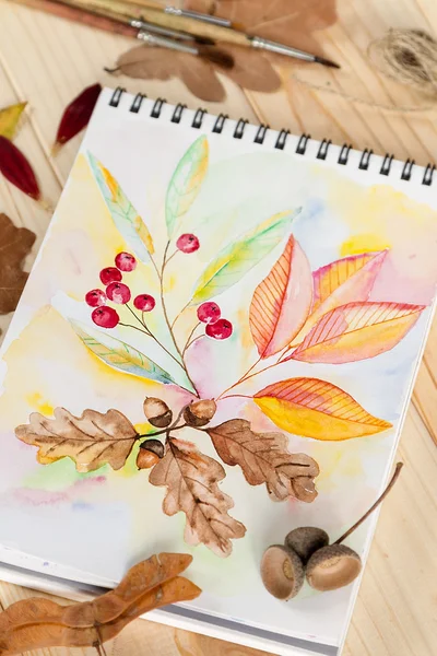 Notizblock mit Aquarellen Herbstblätter — Stockfoto