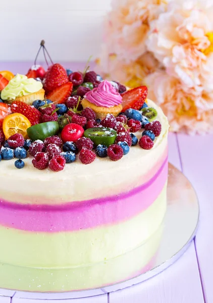 Bolo de frutas coloridas — Fotografia de Stock