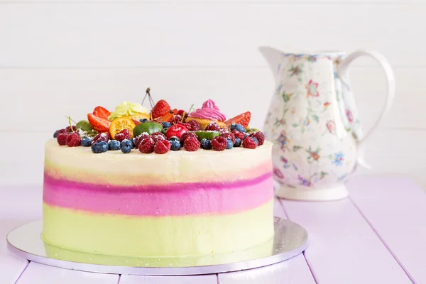 Gâteau aux fruits colorés — Photo