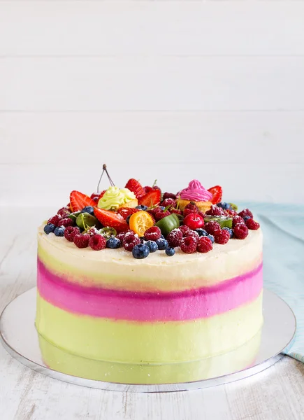 Bolo de frutas coloridas — Fotografia de Stock