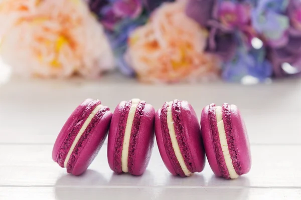 Pink raspberry macaroons — Stock Photo, Image