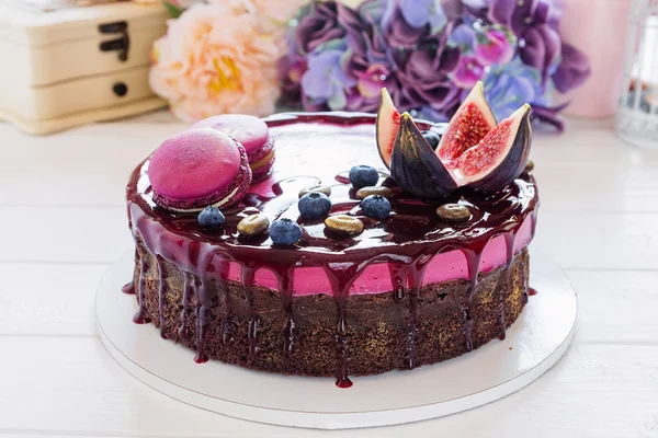 Gâteau au chocolat décoré — Photo