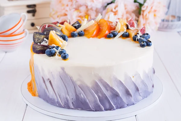 Bolo de frutas coloridas — Fotografia de Stock