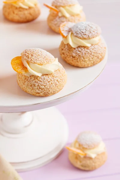 Bouffées de crème à la crème vanille — Photo