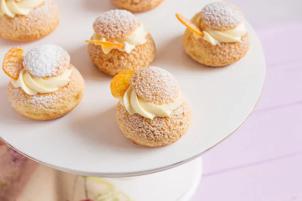 Cream puffs with vanilla cream — Stock Photo, Image