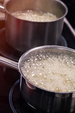 Karamel pasta ve şekerlemeler için kaynar