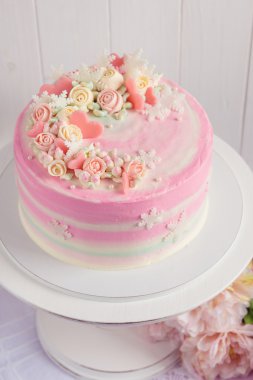 Pembe Sevgililer günü pastası