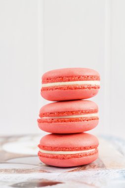 Vanilya ganache ile turuncu macaroons