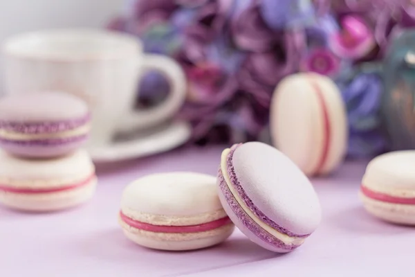 Pastel colored lavender macaroons — Stock Photo, Image