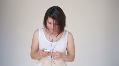 kulaklıkları ile dans kadın