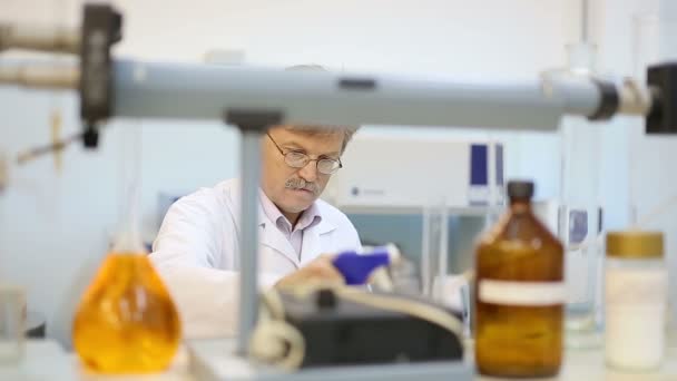 Laboratório de nutrição, cientista no trabalho — Vídeo de Stock