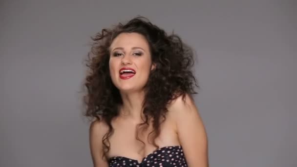 Young brunette with long brown curly hair dancing — Stock Video