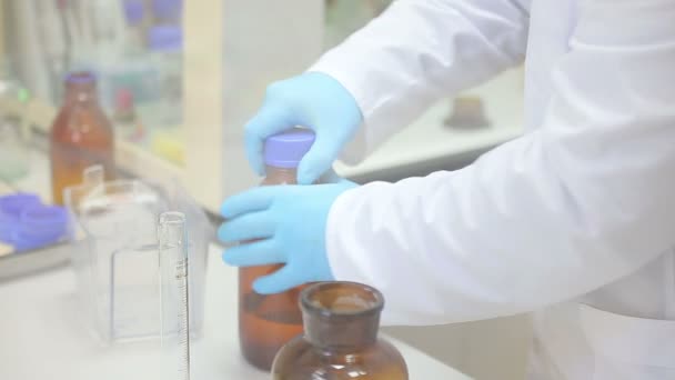 Laboratorium werkplaats voor dna-test — Stockvideo