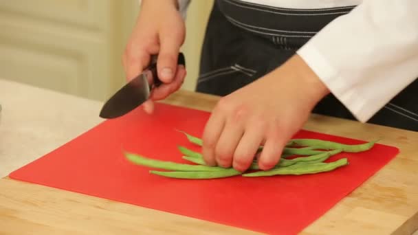 Couper les haricots verts — Video