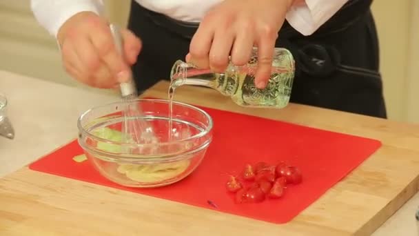 Misturar molho de salada — Vídeo de Stock