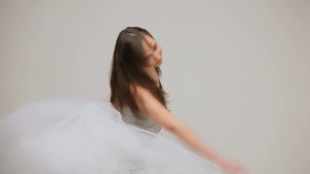 Танцююча дівчина — стокове відео