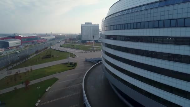Minsk Arena 'nın önünde yürüyen onur muhafızları, Belarus' taki buz hokeyi stadyumunda — Stok video