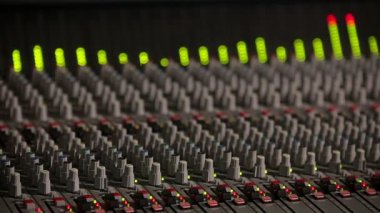 Equalizer'ı ve ses denetleyicisi ile profesyonel Stüdyo Ekipmanları