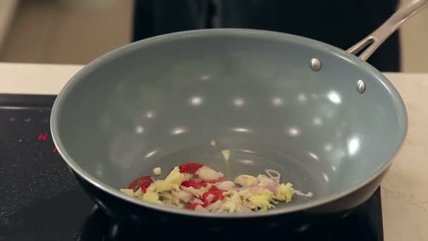 Chef Stewing Garlic, Onion, Ginger and Chili with Soy Sauce in Frying Pan — Stock Video