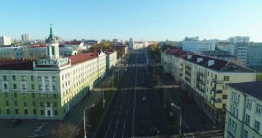 Minsk, Belarus - 10.2018 İnsansız Hava Aracı uçuşu Minsk 'in merkezinde güneşli bir sabah