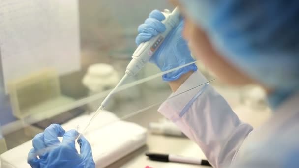 Laboratorio de microbiología con pruebas — Vídeo de stock