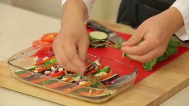 Şef ratatouille pişirme