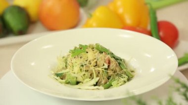 Peynirli sıcak sebze salatası
