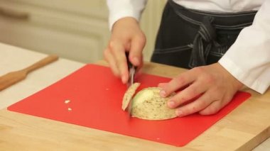 Kereviz soymak ve doğramak